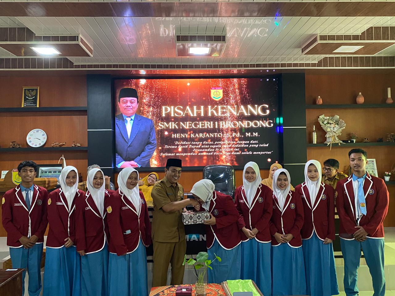 Mengantar Pengabdian, Melanjutkan Inspirasi: Pisah Kenang Bapak Heny Karjanto, S.Pd., M.M.